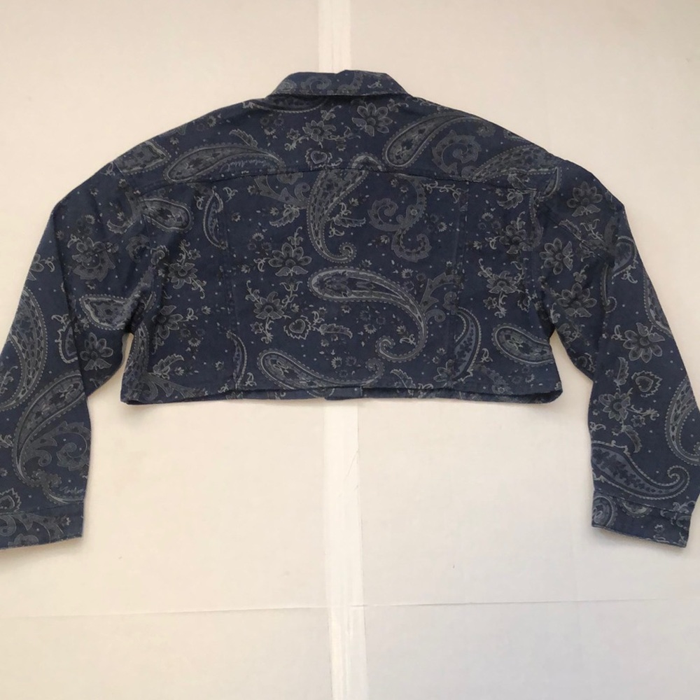 WEWOREWHAT Cropped Jean Jacket, Rigid Denim Paisley Print, Sz. M-L /NWT - Picture 14 of 17